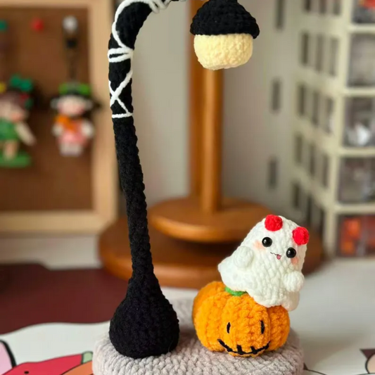 Spooky Streetlight Kitty Crochet Pattern