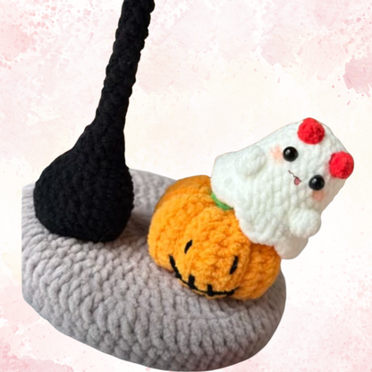Spooky Streetlight Kitty Crochet Pattern