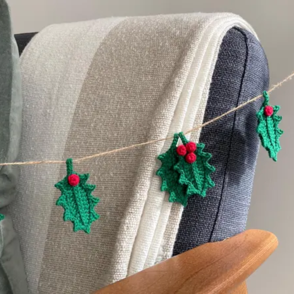 Holly & Berry Garland Crochet Pattern