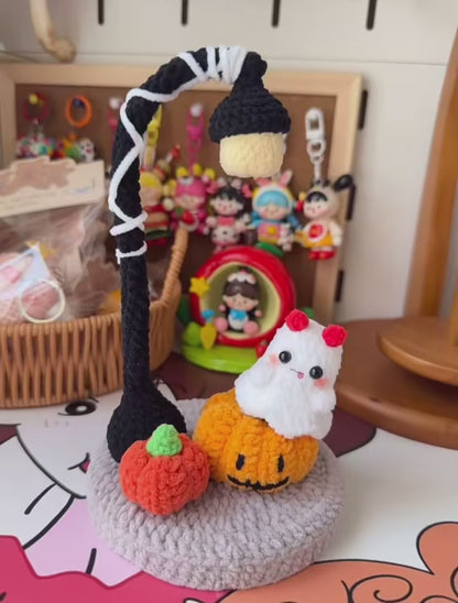 Spooky Streetlight Kitty Crochet Pattern